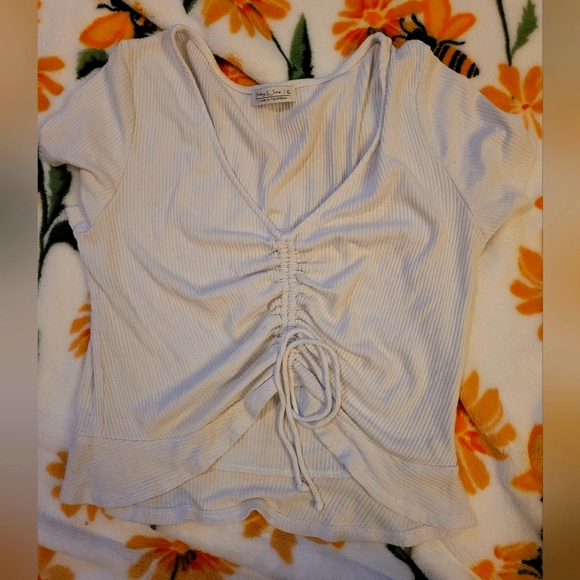 White crop top with cinched front size xl - Picture 1 of 2